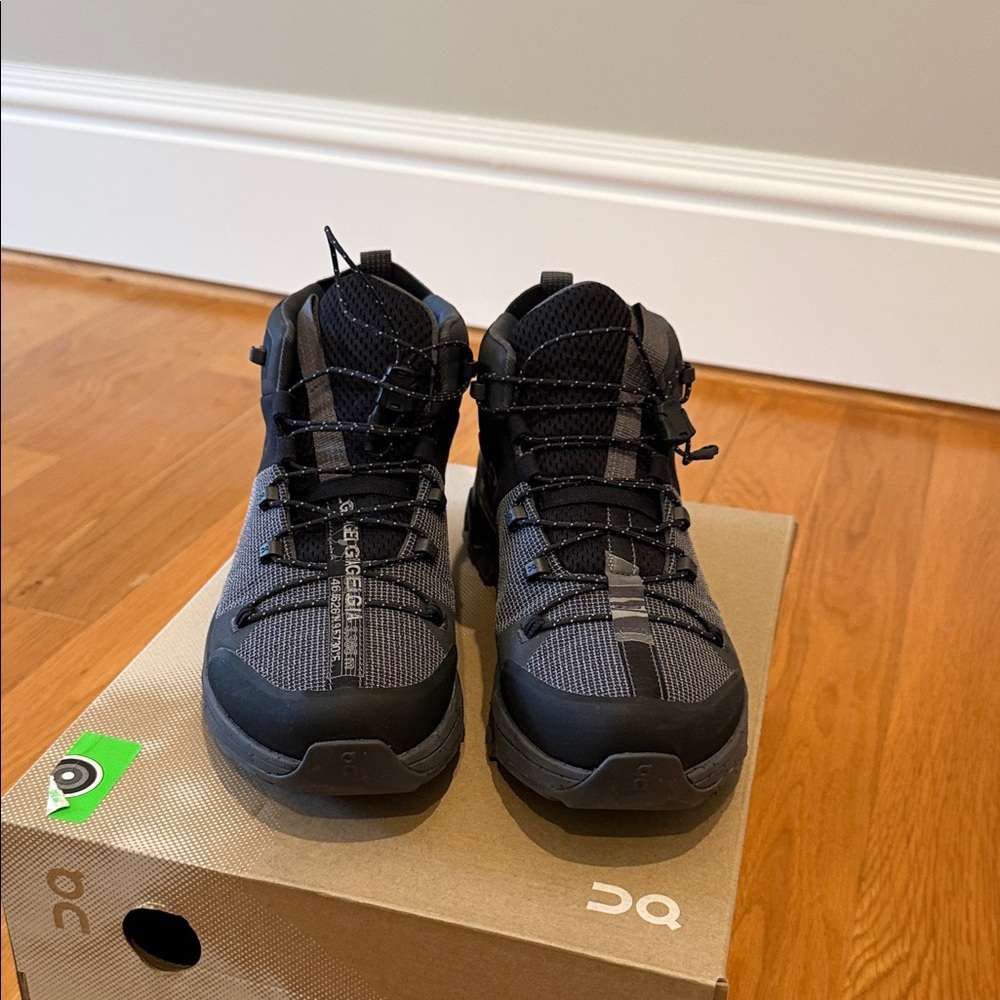 On Running Men's Black and Gray Mid-Top Athletic Hiking Shoes